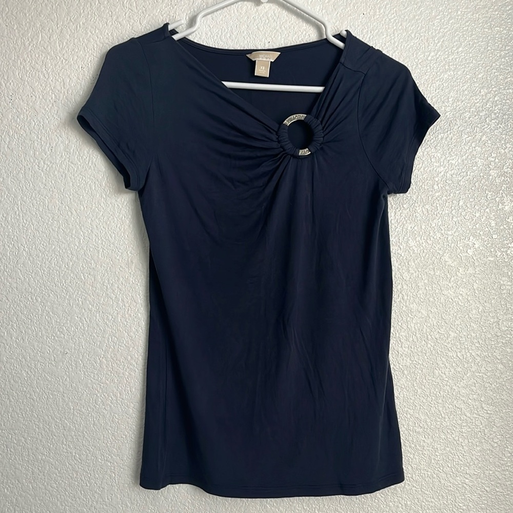 MICHAEL KORS Elegant Top with Ring Detail. Navy blue. XS